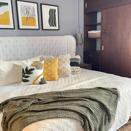Luxury 3bd With Balcony And Rooftop Pool Apartment *