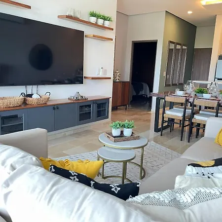Luxury 3bd With Balcony And Rooftop Pool