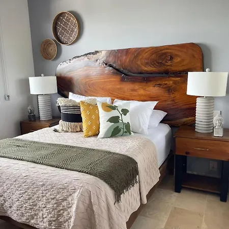 Luxury 3bd With Balcony And Rooftop Pool