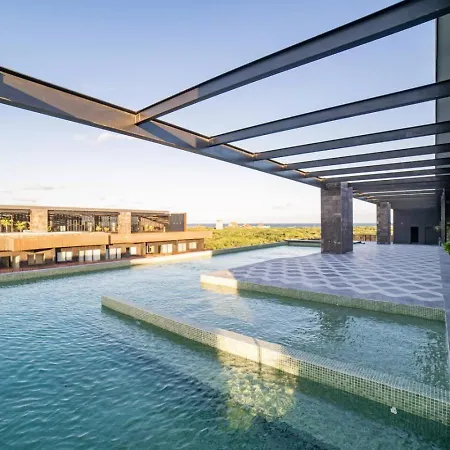 Luxury 3bd With Balcony And Rooftop Pool