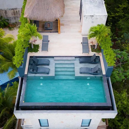 Two Level Penthouse W Rooftop Pool And Sunset Apartment