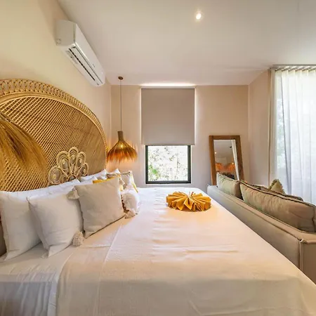 Two Level Penthouse W Rooftop Pool And Sunset Apartment *