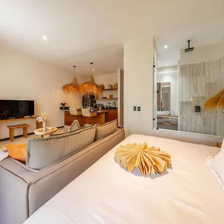 Two Level Penthouse W Rooftop Pool And Sunset *