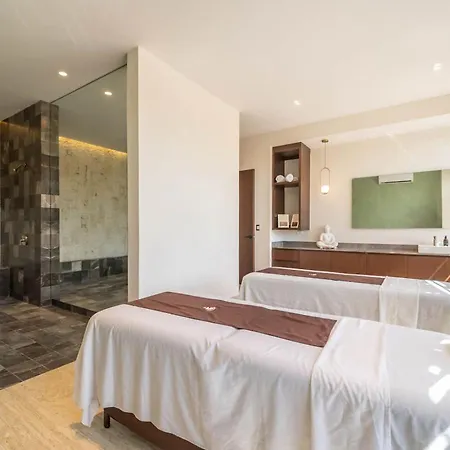 Holiday home Elegant 2br W Rooftop Pool Close To *
