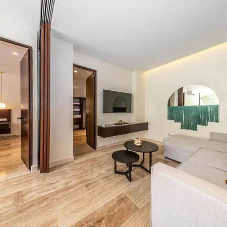 Holiday home Elegant 2br W Rooftop Pool Close To *