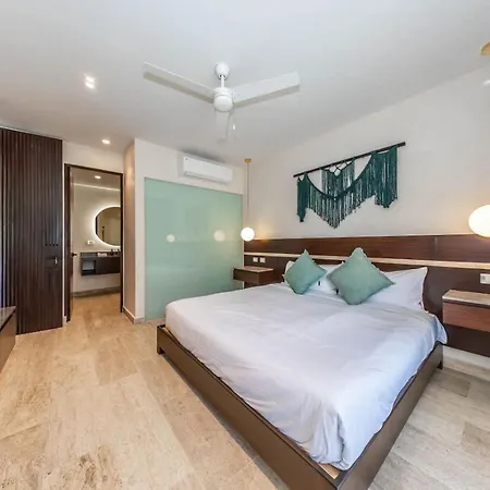 Elegant 2br W Rooftop Pool Close To *