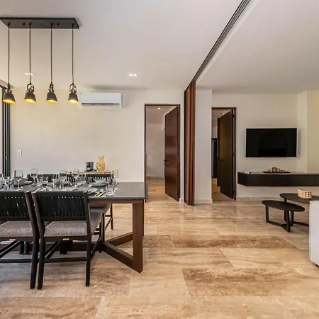 Elegant 2br W Rooftop Pool Close To *