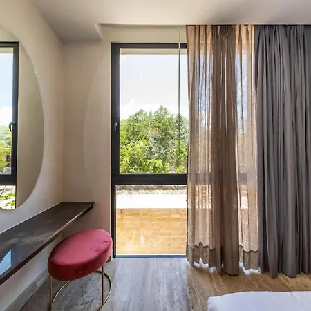 Holiday home Elegant 2br W Rooftop Pool Close To