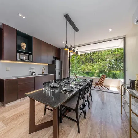 Holiday home Elegant 2br W Rooftop Pool Close To *