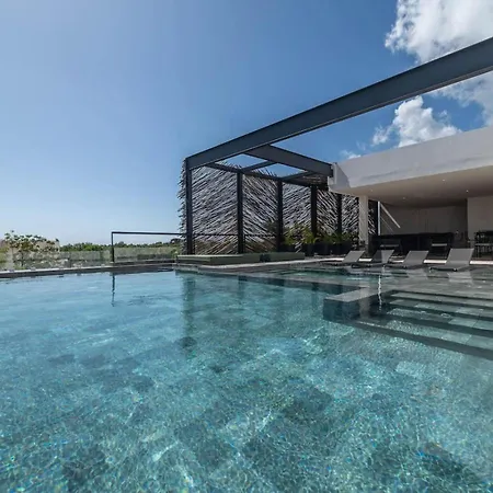Elegant 2br W Rooftop Pool Close To