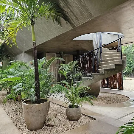 New Bamboo Serena Pool & Jacuzzi