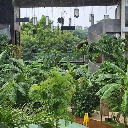 New Bamboo Serena Pool & Jacuzzi Apartment *