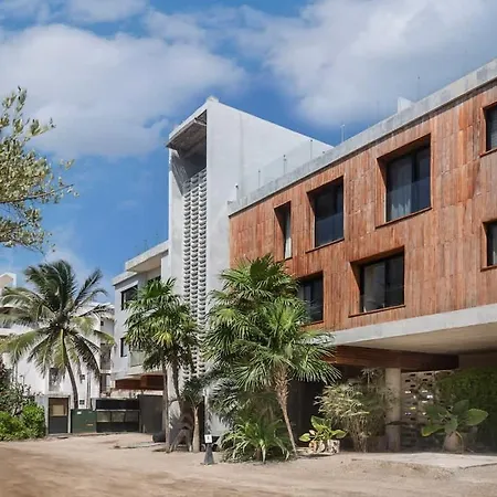3br Beachfront With Private Rooftop At Tankah Bay *