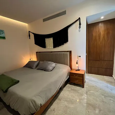 Plunge Pool Duplex Ph With Club Shuttle And Gym Apartment