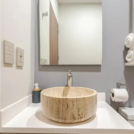 Zone - Soaking Tub & Free Club Apartment *