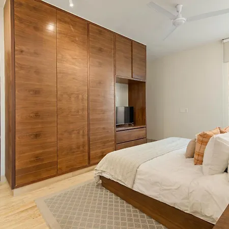 205 Perfect Location 3 Bedrooms Apartment *