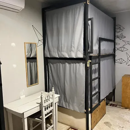 Maui Hostal *