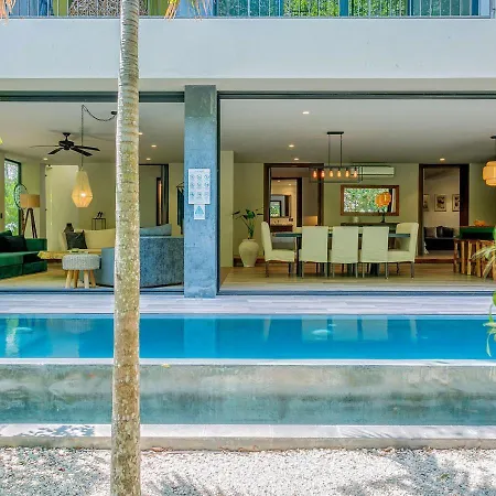 Luxurious Oasis Jacuzzi With Art Gallery And Pool