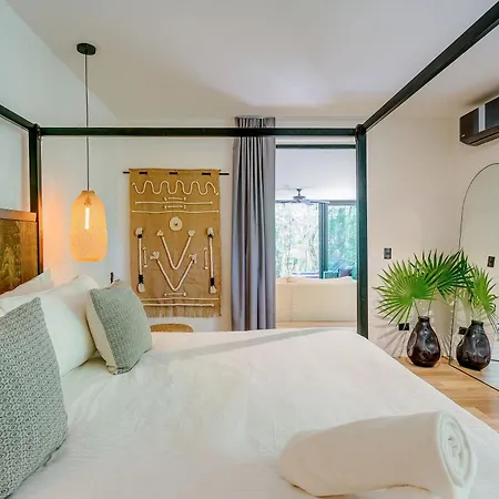 Luxurious Oasis Jacuzzi With Art Gallery And Pool Apartment *