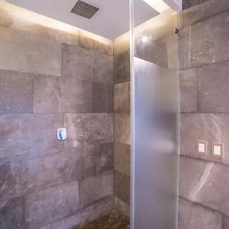 Secluded Jungle Free Access To Club Apartment *
