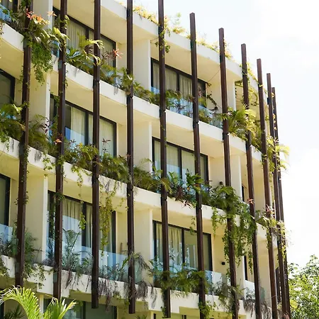Mistiq Gardens 2 *