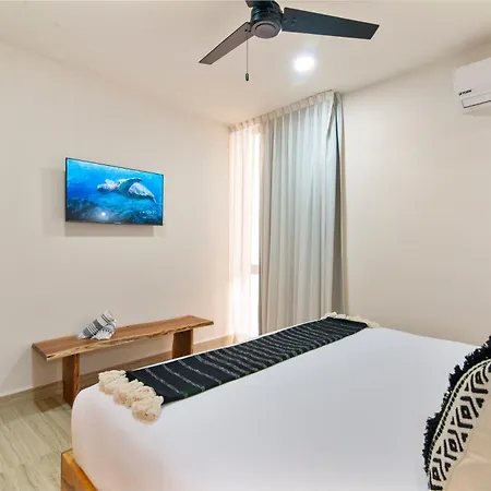 Tropical 2 Bedroom | Private Balcony & Rooftop | Casago Holiday home *