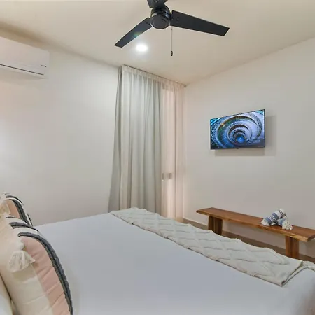 Holiday home Tropical 2 Bedroom | Private Balcony & Rooftop | Casago