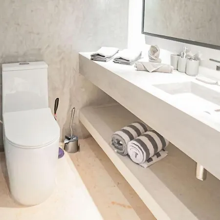 Essentia Luxury Jungle 2br With Private Pool