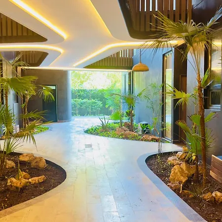 Jungle Guardian - Rooftop Pool & Club In Zona Hotelera
