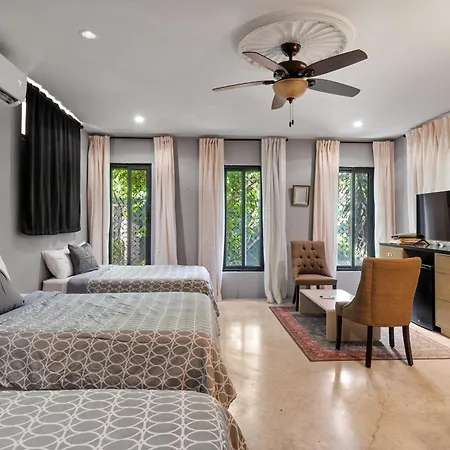 Casa Halo - Mansion, Nightclub, Pool, Sonos, Gated, Staff Villa *
