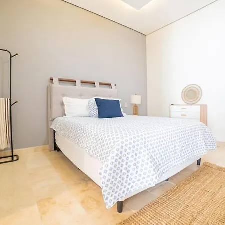 Stylish 2br Free Club