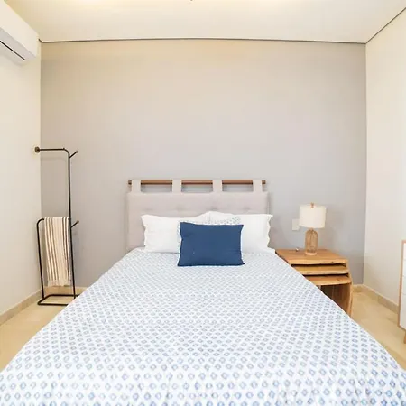 Stylish 2br Free Club *