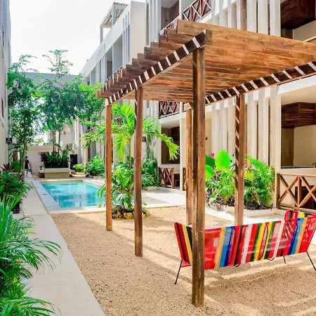 Your Pet-friendly Getaway W Rooftop, Pool Apartment *