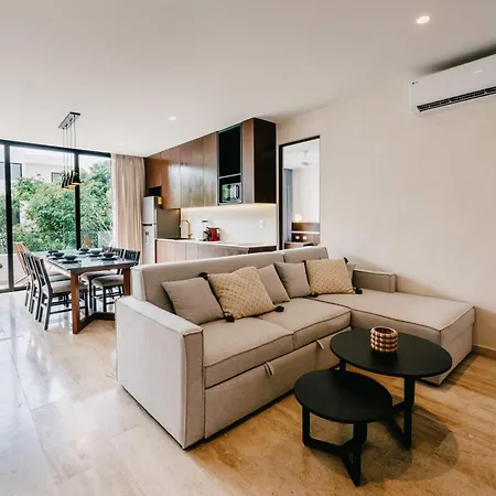 Luxury Penthouse Private Rooftop Pool Concierge Apartment *