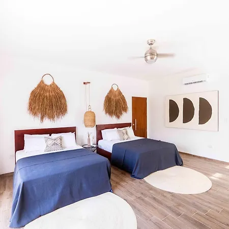 La Veleta - Pool Access Inn