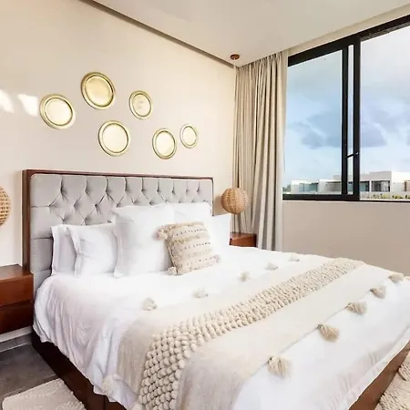 Luxury Penthouse With Private Rooftop Pool *