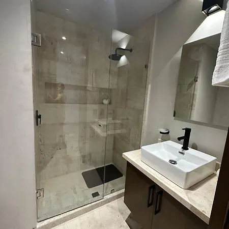 With Balcony In The Downtown, Wifi 150mb, Laundry And Parking Free Apartment *