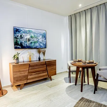 Luxurious 6 Minutes From The