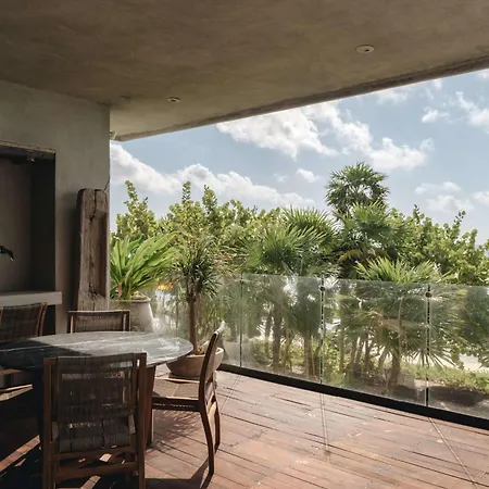 Beachfront 3br With Private Rooftop And Lounge Pool, Tankah Bay