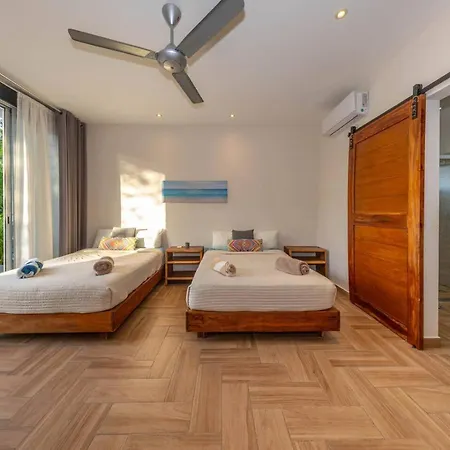 Cuatro Vientos Close To Shops Pool Up 12 Ppl Holiday home *