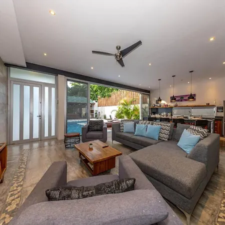 Cuatro Vientos Close To Shops Pool Up 12 Ppl Holiday home