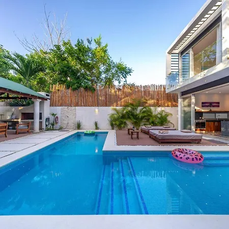 Cuatro Vientos Close To Shops Pool Up 12 Ppl *
