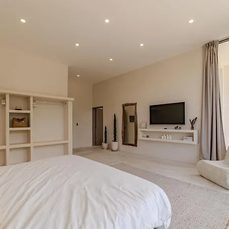 Villa Tulipan Modern 4 Bedroom 4 Bathroom And Private Pool