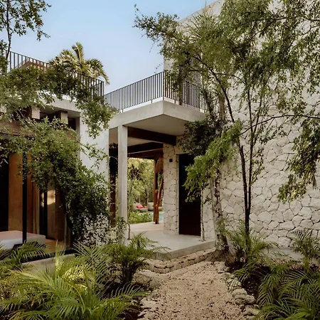 Private Jungle - Pool & Concierge For 21 Holiday home *