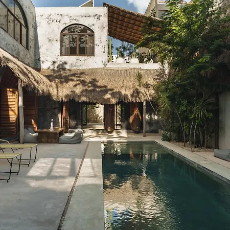 Luxury Design With 36ft Pool And Garden *