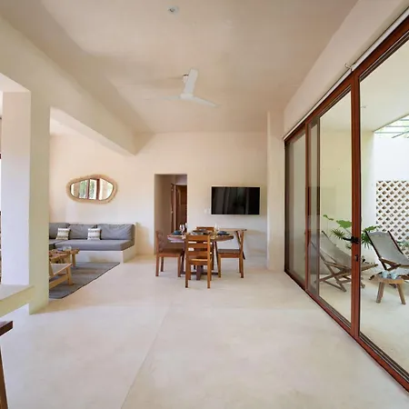 Luxe Ground-floor 3br Jungle Retreat With Plunge Pool Сasa de vacaciones