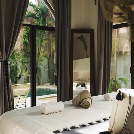 Luxury Design With 36ft Pool And Garden *