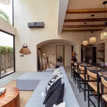Сasa de vacaciones Spacious 6br Luxe With 4 Private Pools And Yoga Space Rooftop & Concierge *