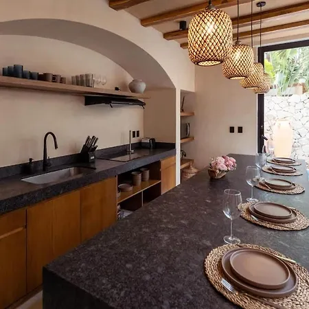 Сasa de vacaciones Spacious 6br Luxe With 4 Private Pools And Yoga Space Rooftop & Concierge