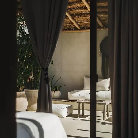 Luxury Design With 36ft Pool And Garden
